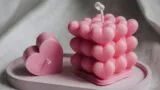 Stále nemáte dárek pro svoji polovičku? Zde je 5 nejlepších svíček nejen na Valentýna