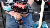Vrtačka s&nbsp;motorem V8&nbsp;na nitro (2024)? Praktická není, funguje ale perfektně