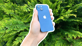 Apple iPhone 13 mini po 2 letech: Malý iPhone překvapil odolností, řidiče nepotěší (osobní zkušenost)