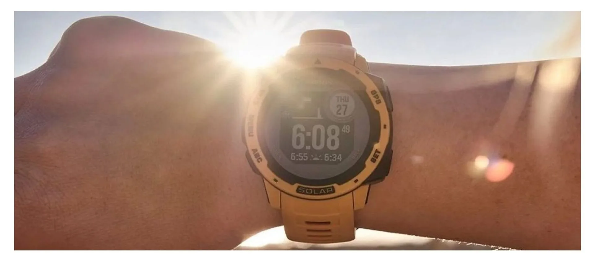 Některé outdoorové hodinky mají solární napájení Obrázek zobrazuje outdoorové hodinky se solárním napájením