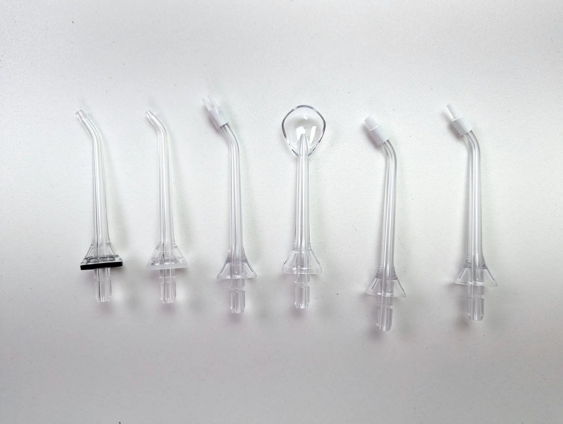 2 standardní, 1 dental plaque, 1 tongue cleaner, 1 ortodontická, 1 parodontální 2 standardní, 1 dental plaque, 1 tongue cleaner, 1 ortodontická, 1 parodontální