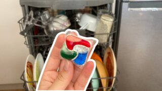 3 kapsle do myčky, které selhaly při leštění skleniček (TEST 2024)