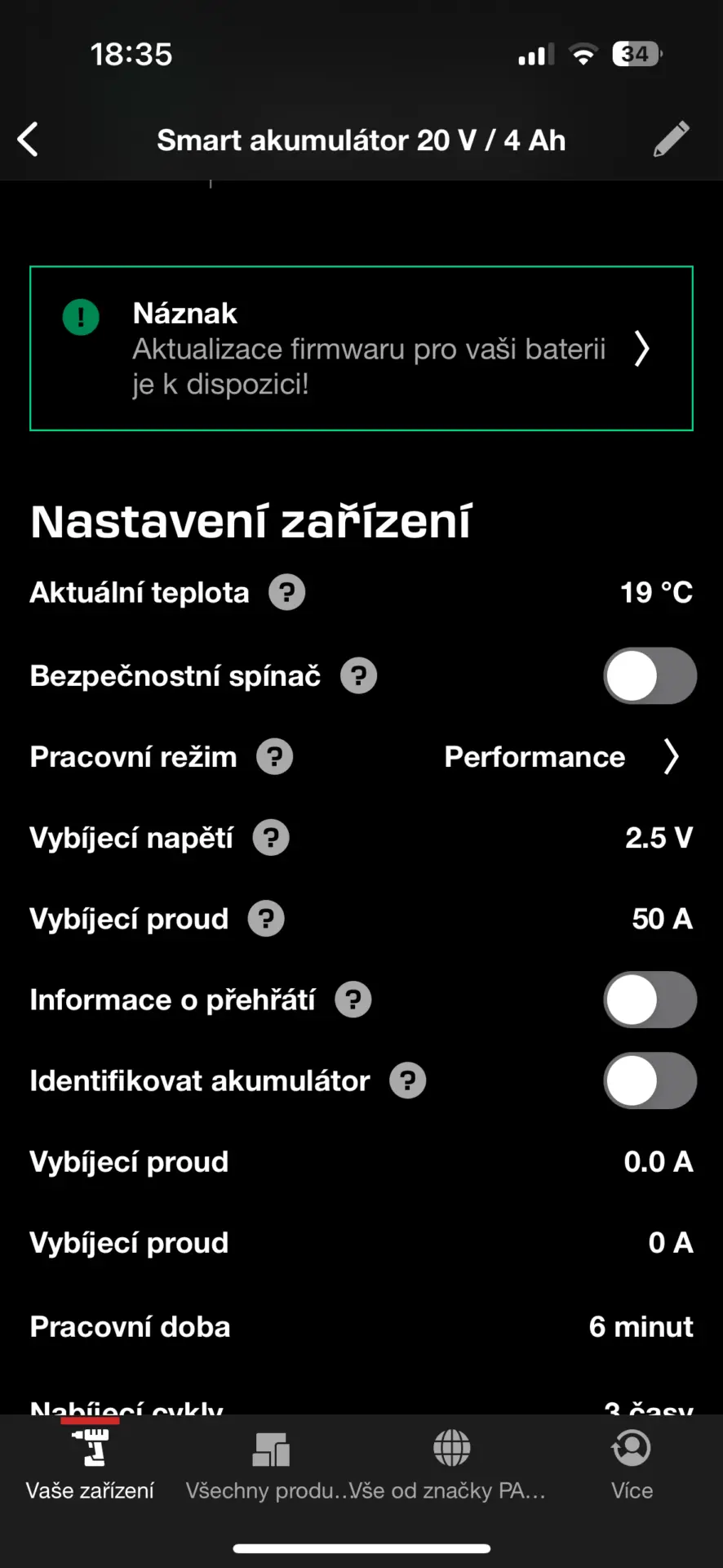 Umožňuje sledovat základní údaje spárované baterie