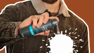 Tenhle antiperspirant špiní: Dove zanechal na triku velké bílé fleky (TEST 2024)