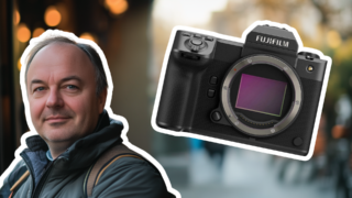 Fotoaparát za 200&nbsp;000&nbsp;Kč? Má gigantický snímač, odolné tělo a&nbsp;spoustu užitečných „čudlíků“