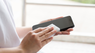 Desinfikujete si mobil? Možná byste měli, žijí na něm potenciální patogeny