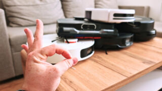 Mopovací funkce robotů (TEST 2024): Levné modely špínu spíše roznáší, ty nejlepší předčí práci člověka