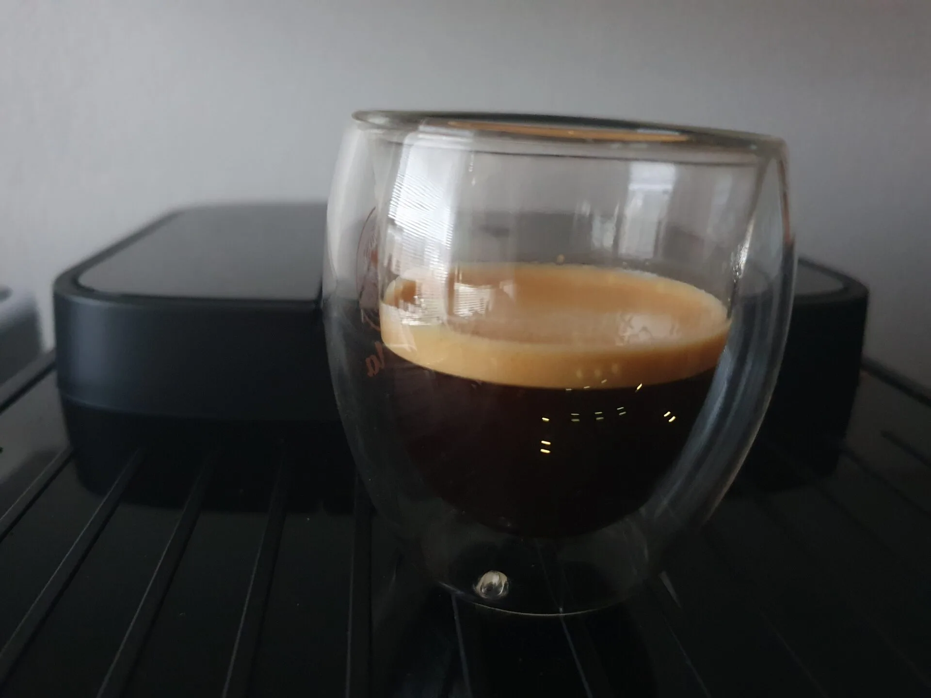 Espresso De'Longhi Magnificia Evo (foto: Kristýna Hašková)