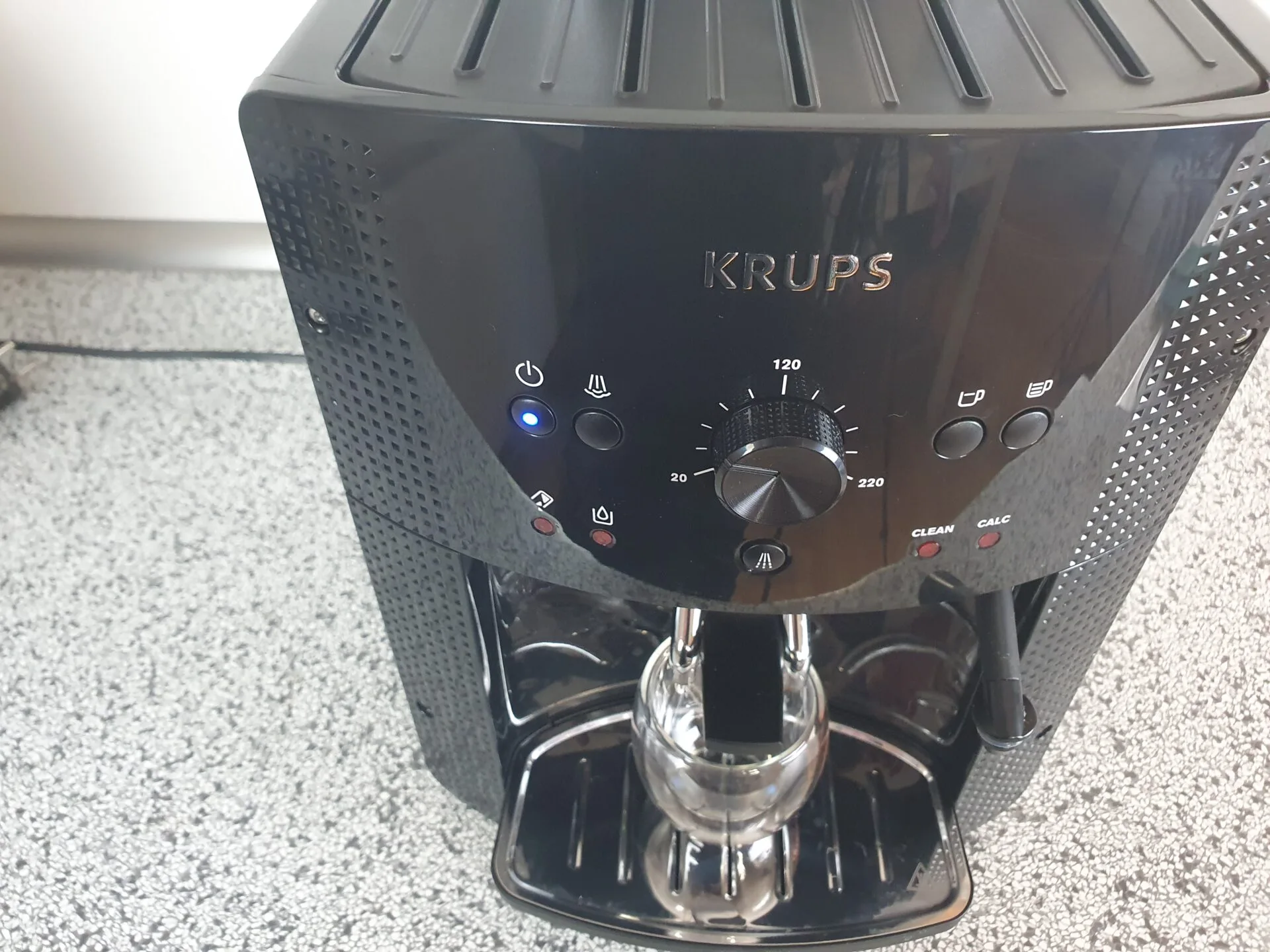 Kvalita ovládání i zpracování odpovídá nízké ceně Krups Essential (foto: Kristýna Hašková)