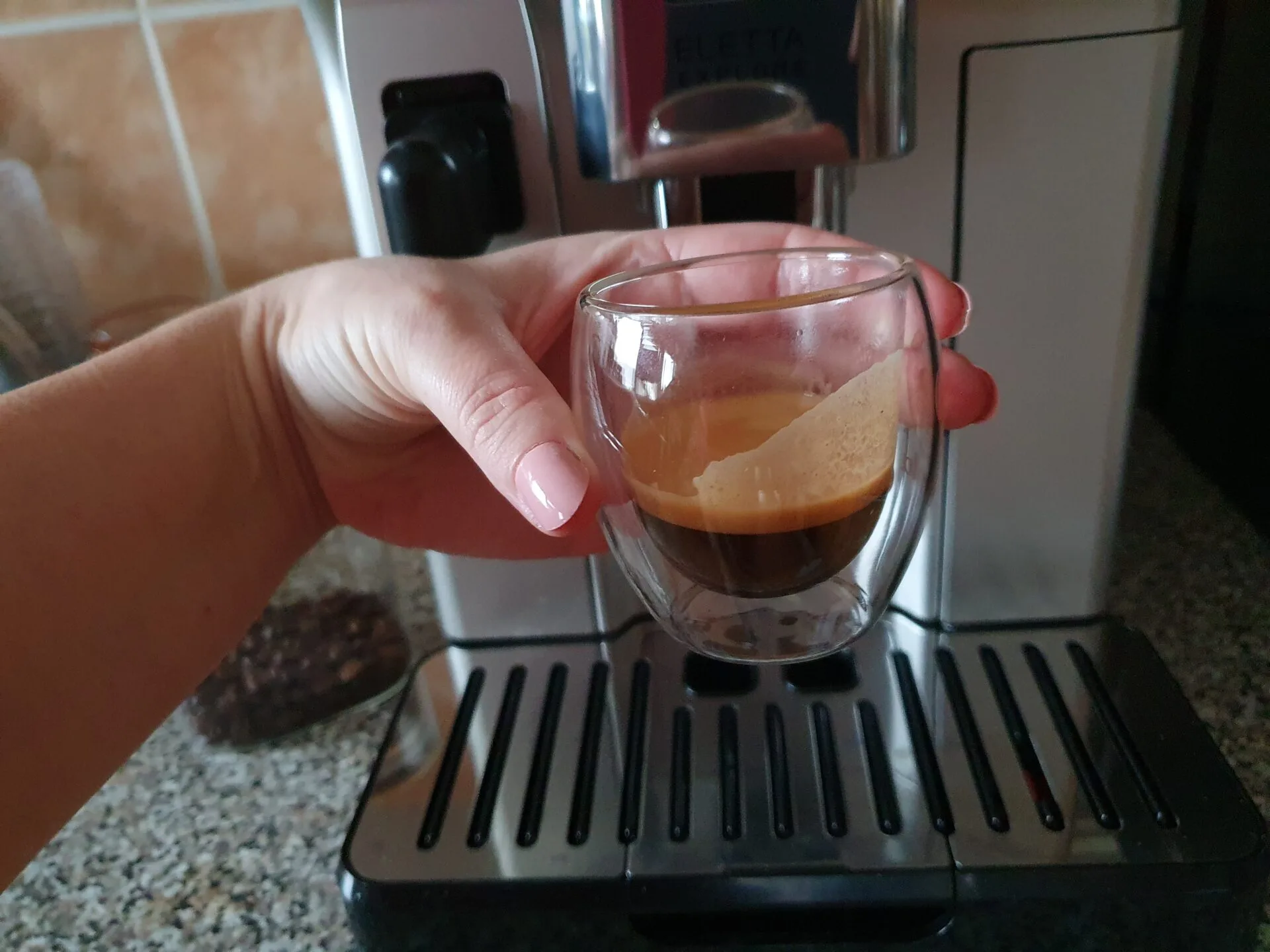 Espresso De'Longhi Eletta Explore (foto: Kristýna Hašková)