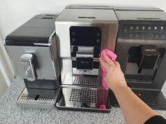 Redaktorka shrnuje test: „Nejkrásnější kávovary je třeba stále leštit, nejhezčí byl Krups Evidence Eco.“