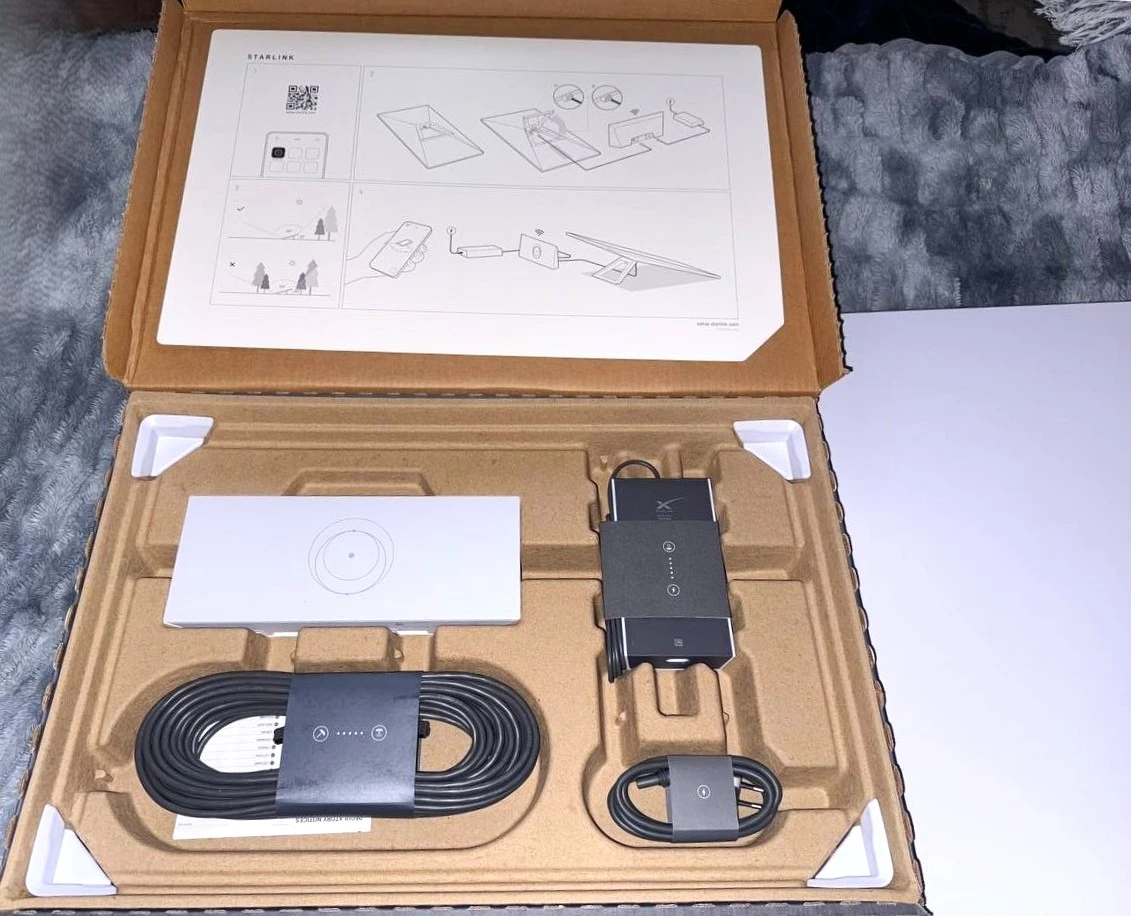 Součástí sady je 15 m síťový kabel Součástí sady je 15 m síťový kabel