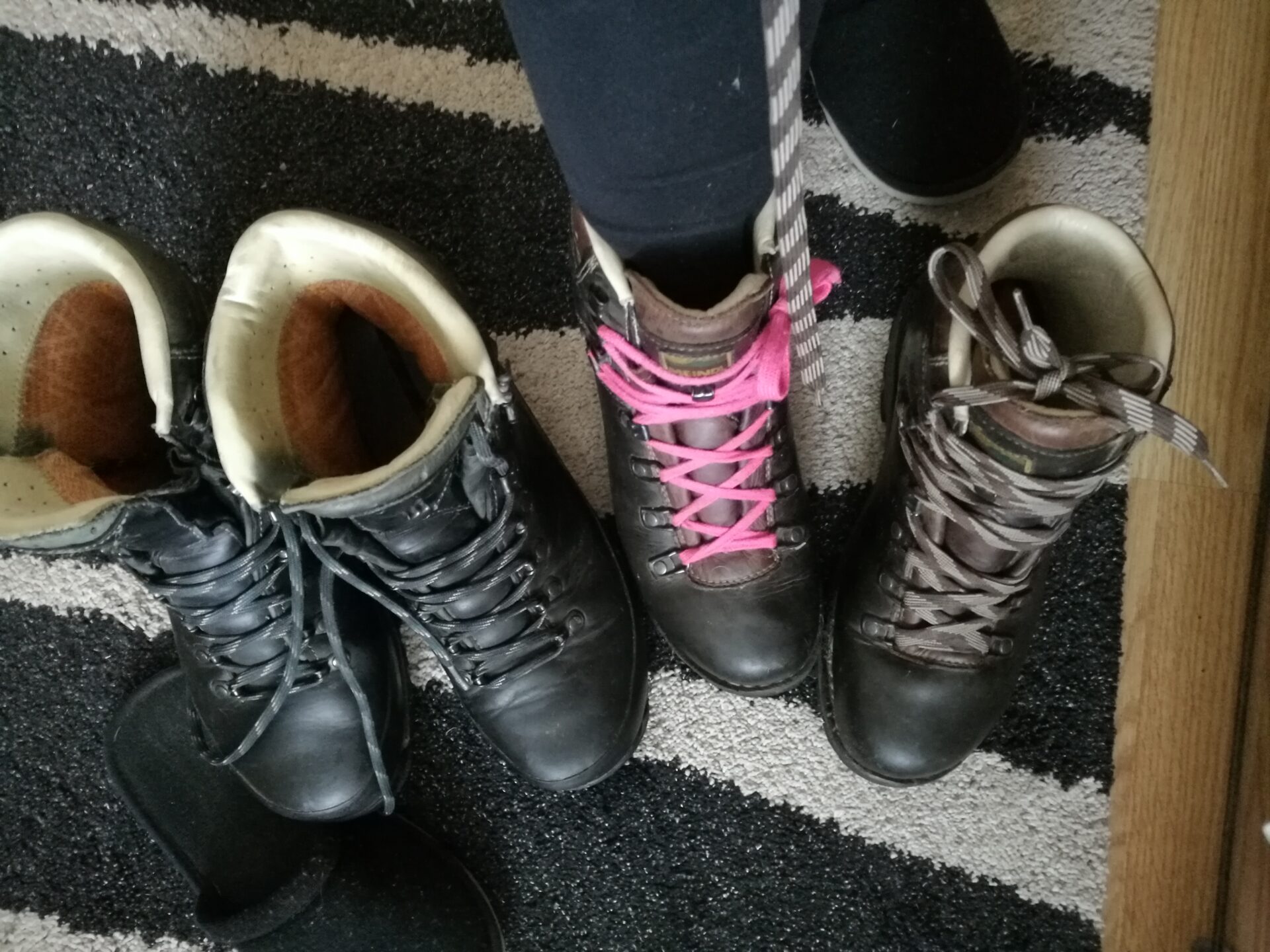 Boty Meindl a výměna tkaniček po navoskování Boty Meindl a výměna tkaniček