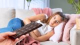 „Hoď po ní čokoládou a&nbsp;uteč!“ Má čokoláda skutečně vliv na hladší průběh menstruace?