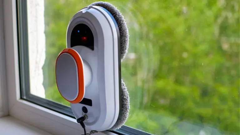 Nejlepší 3 robotické vysavače oken 2026: Hobot je výhodný, dvojice Ecovacs se liší soběstačností. Jsou pod 9000&nbsp;Kč
