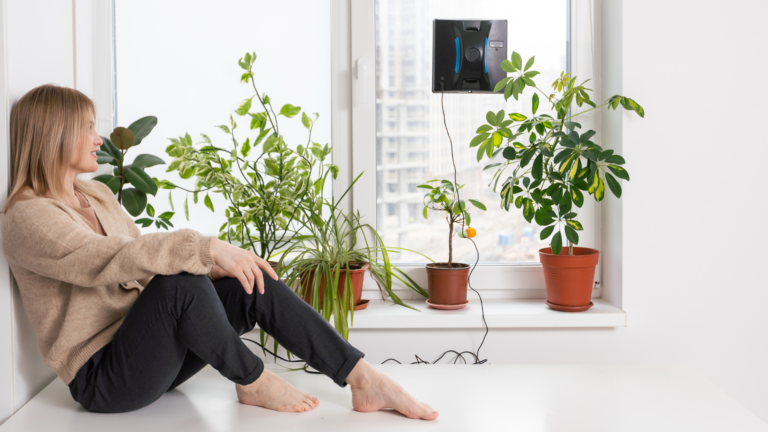 Robotický vysavač zná každý, ale co takový robot na mytí oken? Většině lidí&nbsp;se nevyplatí