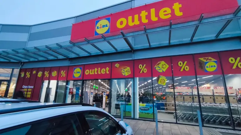 Lidl Outlet nabízí ultra levný textil: Dámské plavky jsou levnější než žvýkačky, pořídíte je za 25 Kč Lidl Outlet nabízí ultra levný textil: Dámské plavky jsou levnější než žvýkačky, pořídíte je za 25 Kč