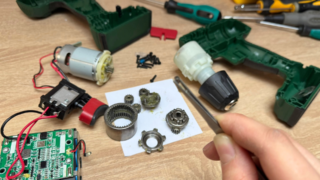 Rozebrali jsme novou aku vrtačku Parkside za 500&nbsp;Kč: Překvapily kovové převody a&nbsp;články s&nbsp;balancerem