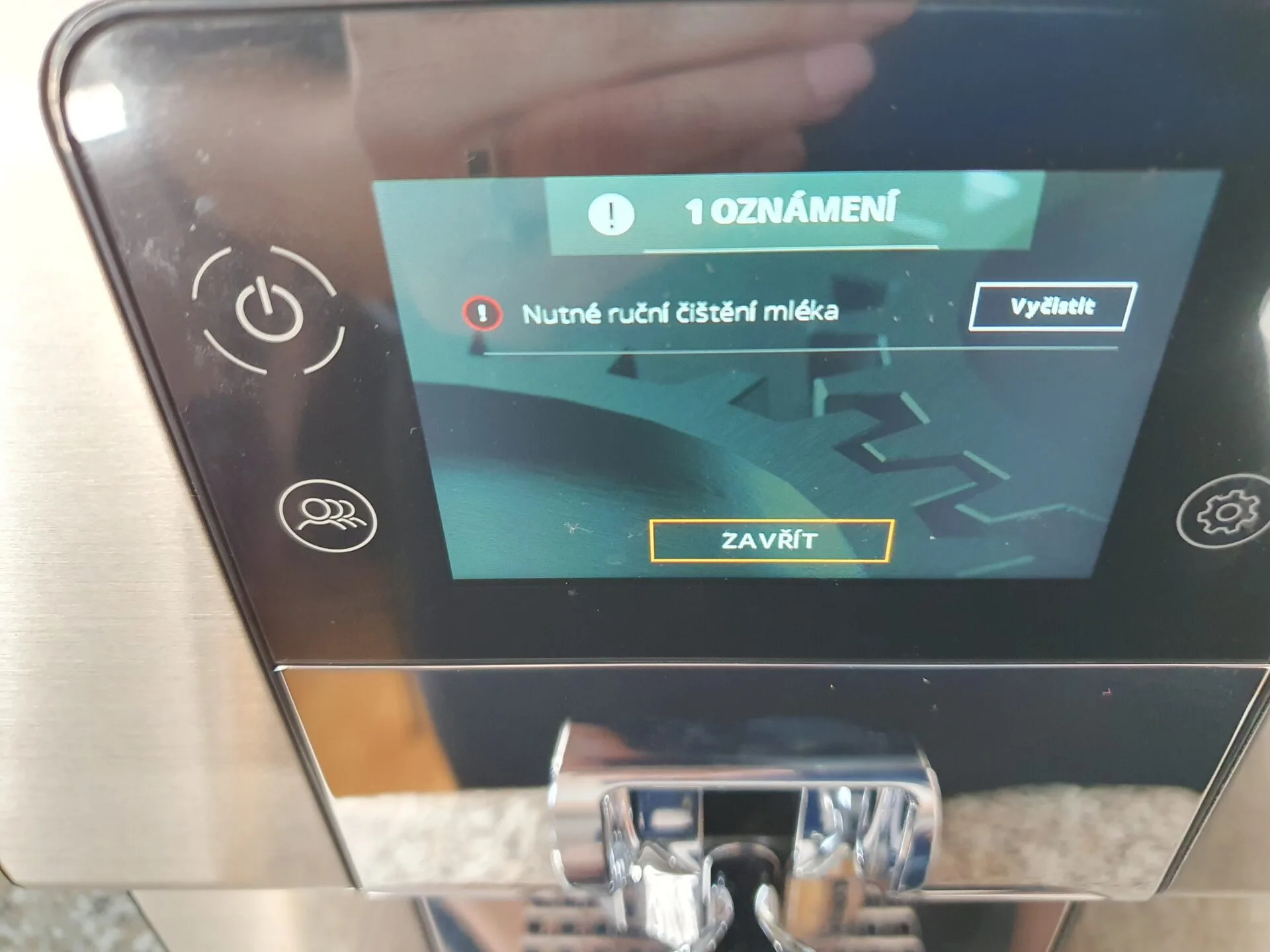 Krups Intuition Experience+ upozorňuje na nutnost čištění celého mléčného systému Krups Intuition Experience+ upozorňuje na nutnost čištění celého mléčného systému