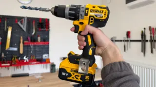 Otestovala jsem Aku vrtačku DeWalt DCD796: Bezuhlíkový profi stroj za výbornou cenu (Recenze)