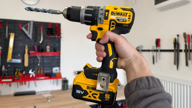 Otestovala jsem Aku vrtačku DeWalt DCD796: Bezuhlíkový profi stroj za výbornou cenu (Recenze) Otestovala jsem Aku vrtačku DeWalt DCD796: Bezuhlíkový profi stroj za výbornou cenu (Recenze)