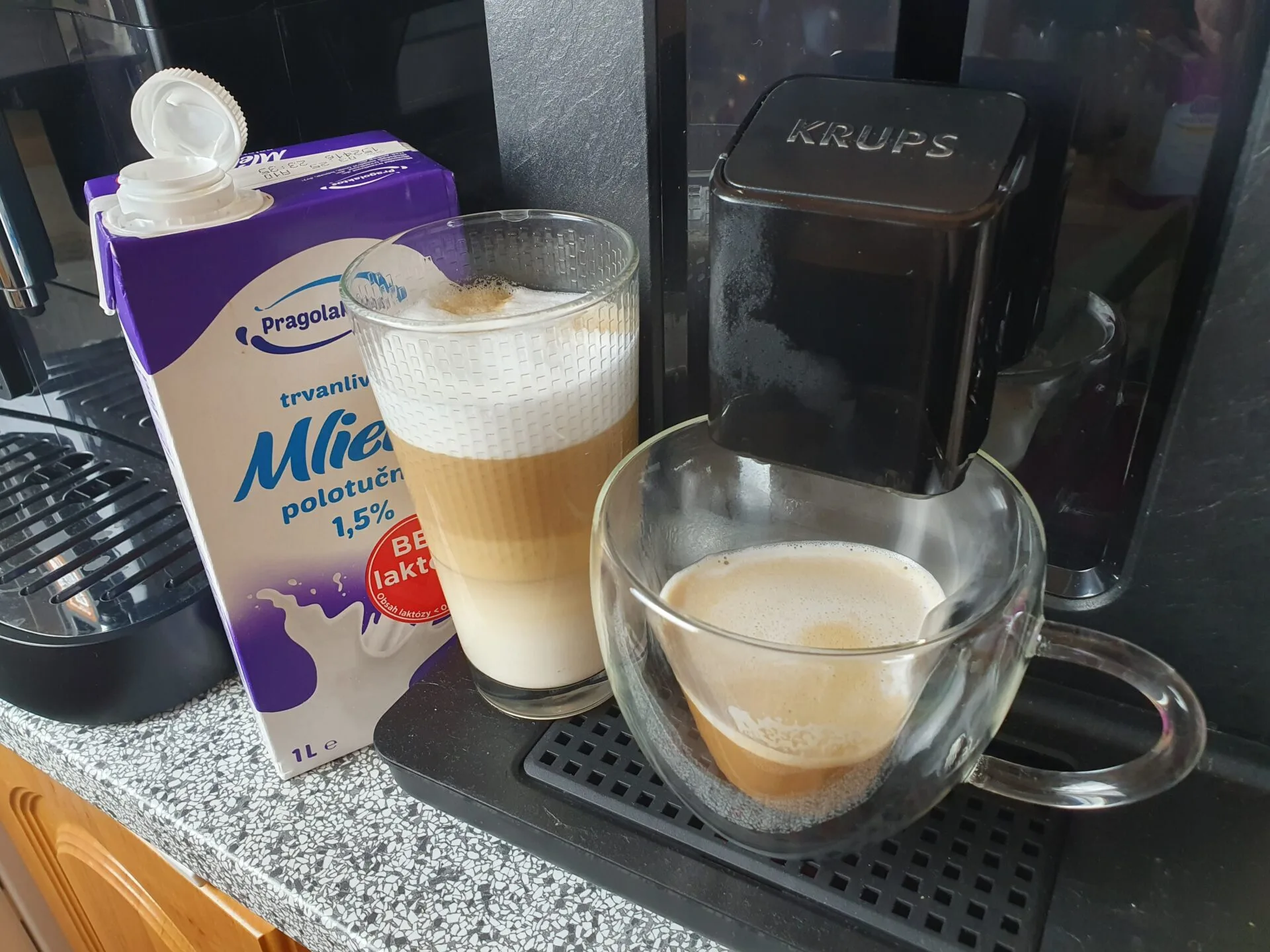 Cappuccino a latte macchiato se slabší pěnou Krups Evidence Eco Cappuccino a latte macchiato se slabší pěnou Krups Evidence Eco