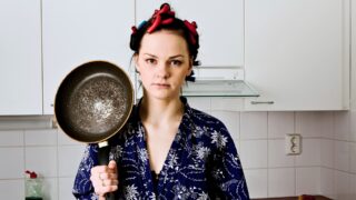 Strašák jménem teflon: Věčné chemikálie pronikají do těla z&nbsp;impregnací, ale i&nbsp;potravin