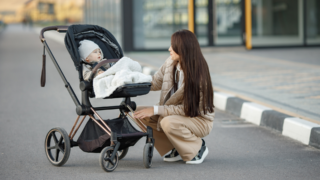 Nejlepší elektrokočárky 2025: Lze pohoupat dítě na dálku, pomohou také s&nbsp;jízdou do kopce