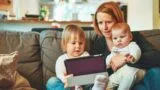 Potřebují děti tablet (2025)? Názory odborníků na dopady na rozvoj se liší