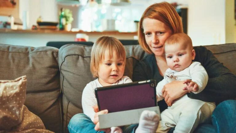 Potřebují děti tablet (2025)? Názory odborníků na dopady na rozvoj se liší Potřebují děti tablet (2025)? Názory odborníků na dopady na rozvoj se liší