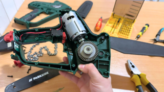 Rozebrala jsem aku řetězovou pilu Parkside: Opotřebení převodů po hodině práce šokovalo