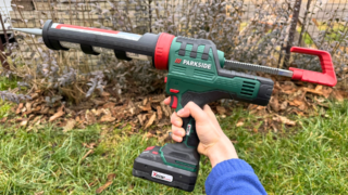 Test nové aku pistole na kartuše Parkside: Na 2. pokus už funguje dobře