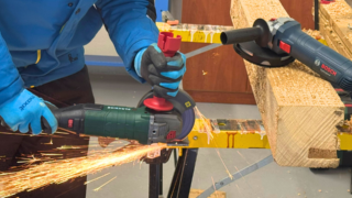 Test úhlové brusky Parkside PWS 125&nbsp;I8: Navzdory nízké ceně funguje dobře, výkon nezklame