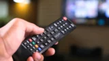 Jak aktivovat červené tlačítko (HbbTV) a&nbsp;co všechno přináší: Rozšířený obsah nabízí i&nbsp;rádiové stanice