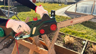 Elektrická řetězová pila Parkside PEKS 2200&nbsp;A1: Dobré zpracování, řetěz je ale potřeba nabrousit (První dojmy)