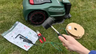 Zprovoznění nové robotické sekačky Parkside: První komplikace i&nbsp;zlepšení oproti loňským modelům