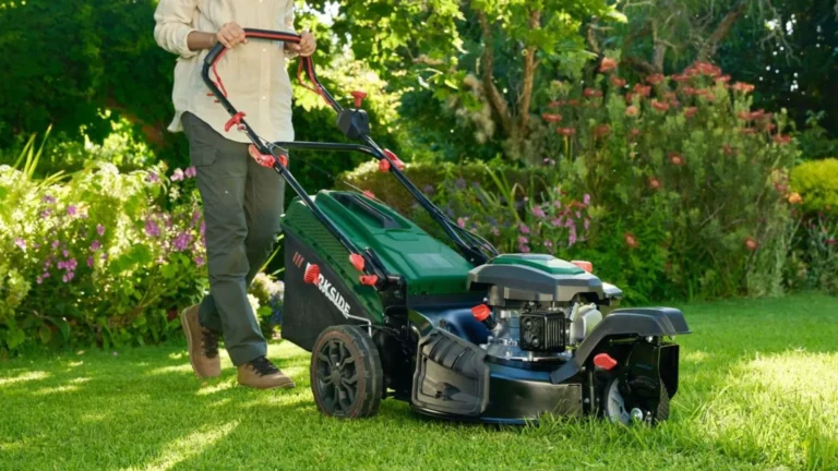 Nová benzínová „tříkolka“ Parkside poseče i&nbsp;větší zahrady: S&nbsp;cenovkou 7&nbsp;000&nbsp;Kč&nbsp;drtí konkurenci