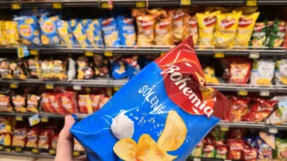 Velký test chipsů pro hokejové zápasy: Bohemia kotlíkové mají nejvíc brambor, Lay’s nejméně soli