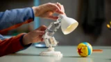 Pixarova legendární lampička ožívá v&nbsp;podobě propracované LEGO stavebnice