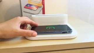 V&nbsp;Action mají bezdrátovou nabíječku s&nbsp;lampičkou za 245&nbsp;Kč: Vyzkoušeli jsme ji a&nbsp;víme, kdy nefunguje