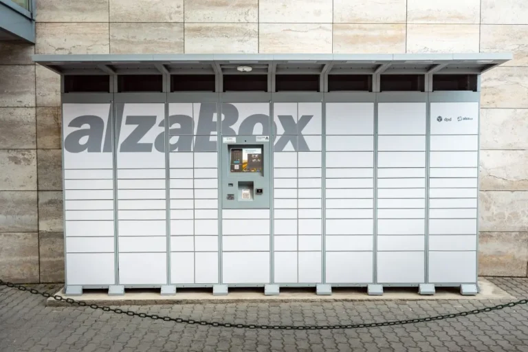 Alza útočí na Zásilkovnu, PPL i&nbsp;poštu: AlzaBoxy nově poslouží i&nbsp;pro běžné zásilky