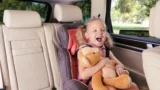 Bez hraček do letadla nebo auta s&nbsp;dětmi nesedejte, pomohou vám přežít i&nbsp;delší cestování