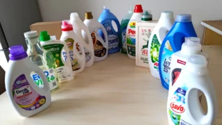 Otestovali jsme 16 pracích gelů: Vítězem je Denkmit z&nbsp;drogerie dm, jiný německý gel propadl