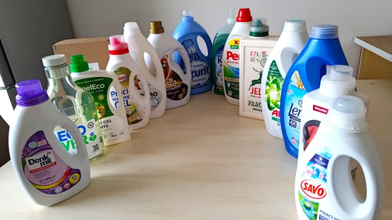 Otestovali jsme 16 pracích gelů: Vítězem je Denkmit z&nbsp;drogerie dm, jiný německý gel propadl