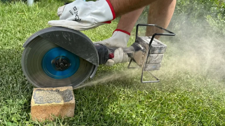 Půl roku jsme používali úhlovou brusku Parkside Performance PWSAP 40-Li A1: Nejvýkonnější model se neztratí v žádné hobby dílně