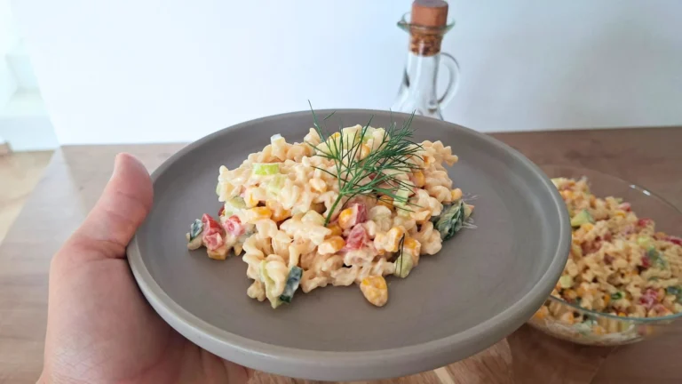 Připravila jsem vynikající letní těstovinový salát: Je bez majonézy a&nbsp;do 20 minut hotový