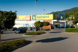 Zaniklé obchodní řetězce: Hypernova a&nbsp;další 4, ve kterých Češi rádi nakupovali