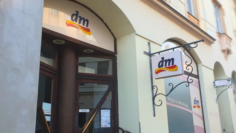 Co znamená dm drogerie? Zkratka skrývá celý koncept, Češi tam nakupují, ale o&nbsp;významu nemají tušení
