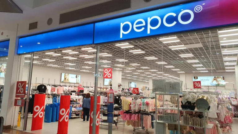 Kdo vlastní Pepco? Většina Čechů vůbec netuší, u koho vlastně nakupují. Nejde o nikoho z EU, tipnete si? Kdo vlastní Pepco? Většina Čechů vůbec netuší, u koho vlastně nakupují. Nejde o nikoho z EU, tipnete si?