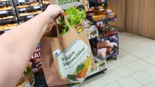 Lidl taška za 25&nbsp;Kč: Jednu jsem sama ulovila a&nbsp;vím, kde a&nbsp;jak ji najít. Obsah překvapil